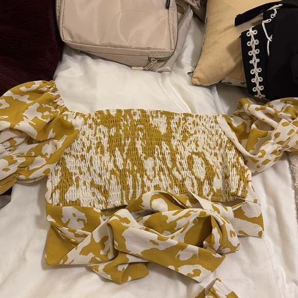 Yellow set - Picture 4 of 6